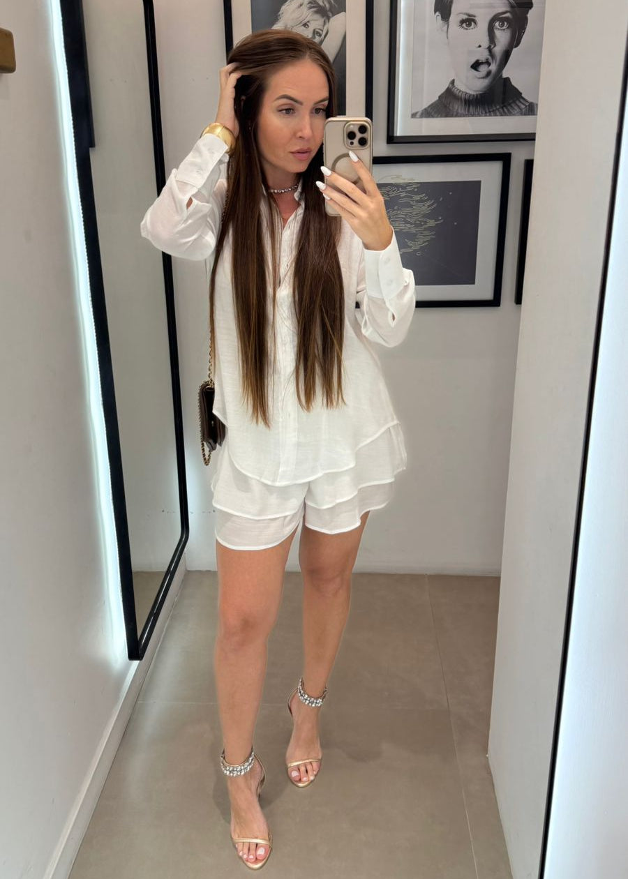 Conjunto Feminino de Shorts e Camisa com Botões Frontais